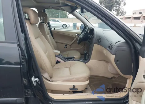 2001 Saab 9-5 Se z USA, uszkodzony, nr VIN YS3EF48Z713017031